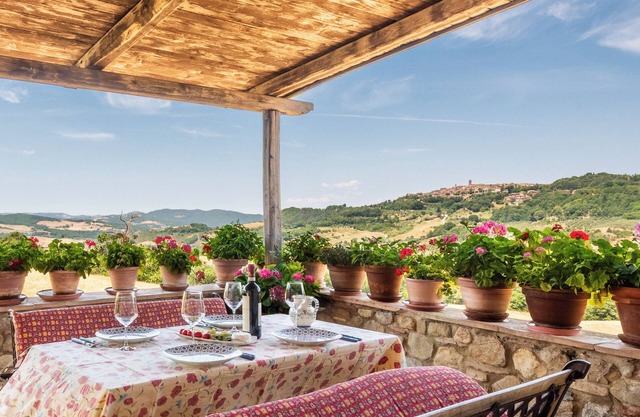Apartamento 'Casa Rurale Panoramica' con vistas a la montaña, piscina compartida y Wi-Fi