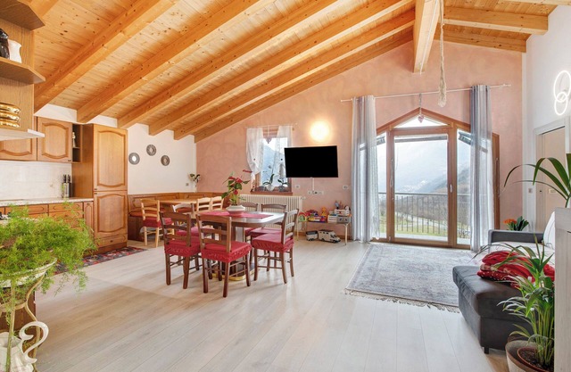 Apartamento 'Casa Sergio' con vistas a la montaña, jardín privado y balcón