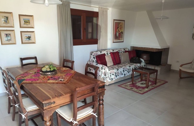 Apartment 'Casa Vacanza Mirto' with Mountain View, Wi-Fi and Air Conditioning