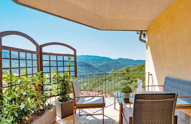 Apartamento 'Casavacanze' con Vista a la Montaña, Terraza Privada y Wi-Fi
