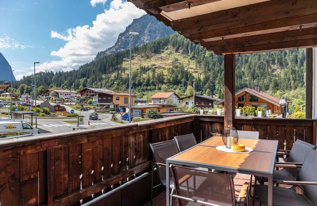 Apartamento 'Celina' con vistas a la montaña, terraza privada y Wi-Fi