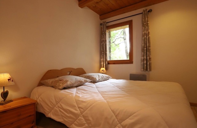 Apartamento 'Chalet Alpaga 6' con vistas a la montaña, jardín compartido y Wi-Fi