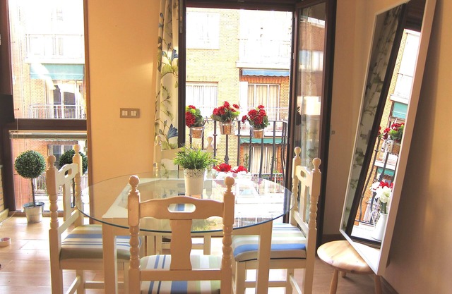 Apartamento: Cerca de todo y muy comodo
