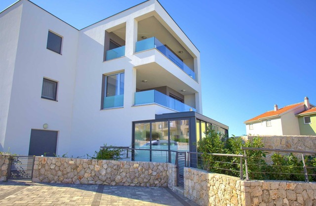 Apartment Crystal Aura 1