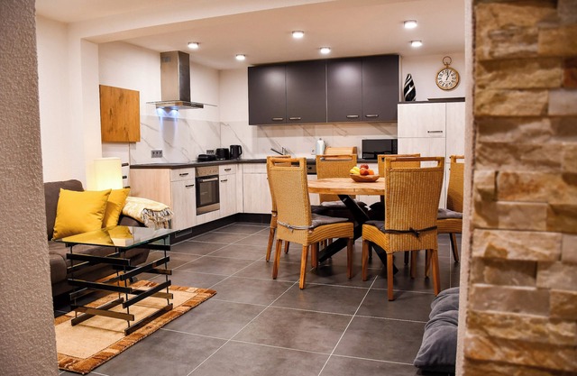 Apartamento 'Ferienwohnung Dina' con terraza privada, balcón y Wi-Fi