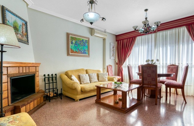 Apartment 'De Paso' with Balcony, Wi-Fi and Air Conditioning