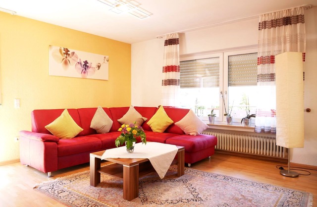 Apartamento 'Die Große Ferienwohnung' con jardín compartido, Wi-Fi y aire acondicionado.