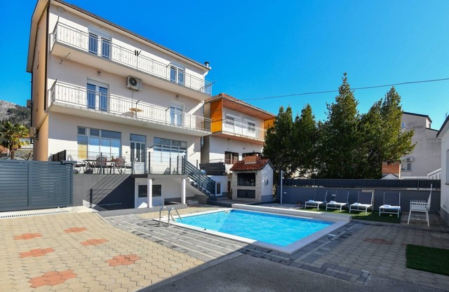 Apartment Dijana with private pool