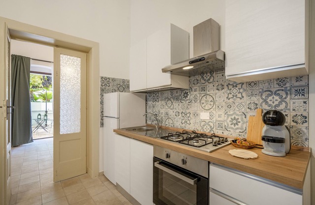 Apartment 'Dimora Di Bacco' with Shared Terrace, Wi-Fi and Air Conditioning