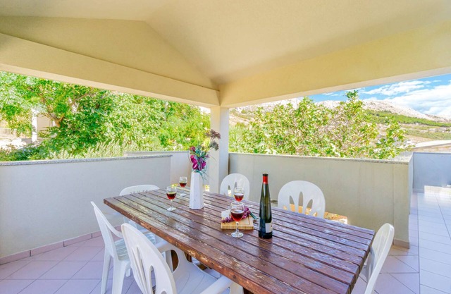 Apartment directly at the beach with sea view, free WiFi