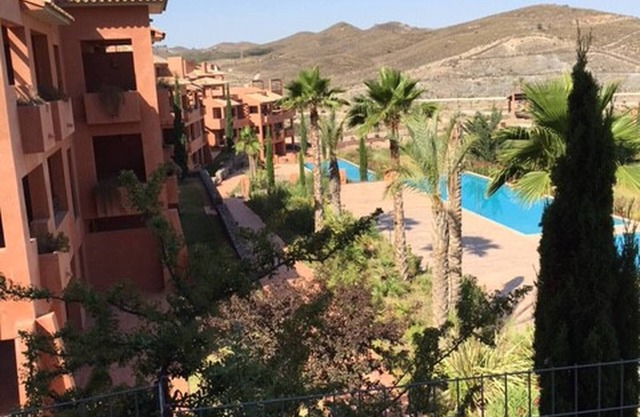 Apartamento directamente en el campo de golf y piscina