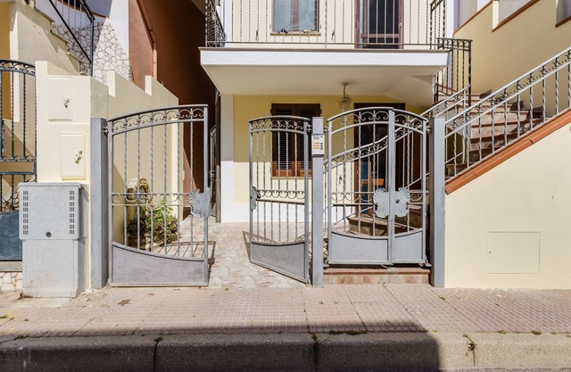 Apartment 'Domumia Torre Grande' with Private Terrace, Wi-Fi and Air Conditioning