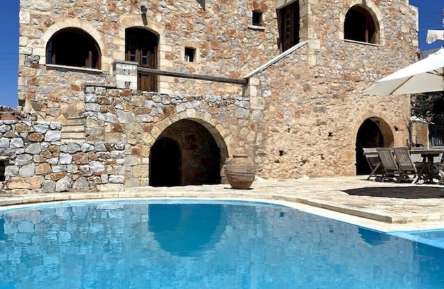 Apartment Ela in a traditional stone villa