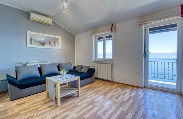 Apartamento Ema by Interhome