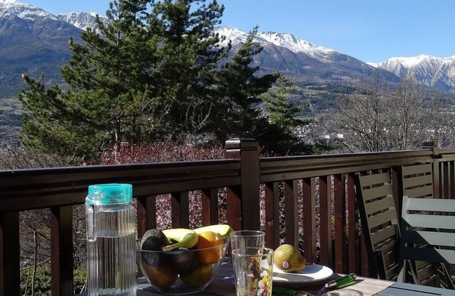Apartment "Embrun Top T2 - 3 Étoiles avec Vue" with Balcony