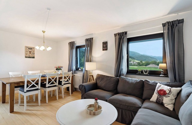Apartamento 'Emma' con vistas a la montaña, balcón y Wi-Fi