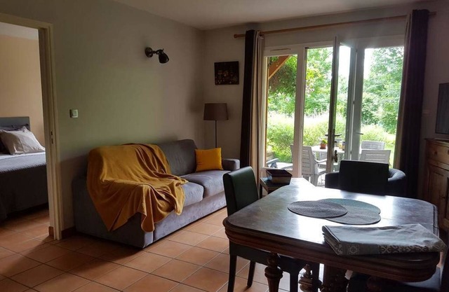 Meublé N°2-Apartamento-Baño con ducha-Apartamento-Vista al Jardín