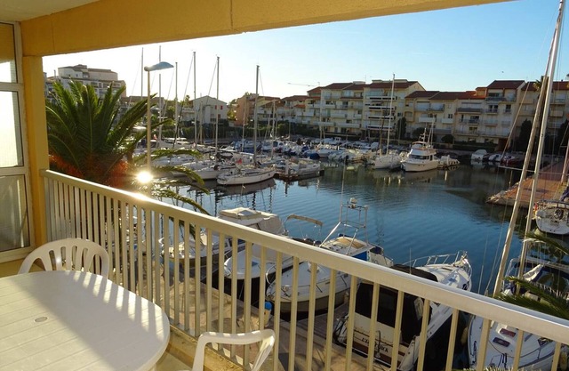 Apartamento frente al puerto con parking y se permiten mascotas