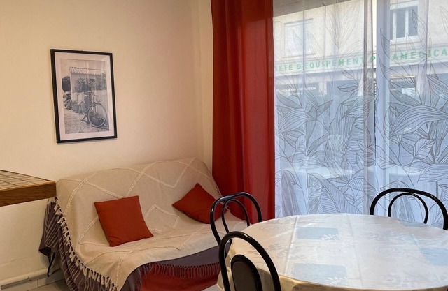 Apartment F2 with small garden on first floor, quiet, 200 m cure