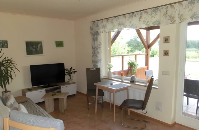 Apartamento 'Federower Hofsee Seeadler' con vistas al lago, terraza privada y Wi-Fi