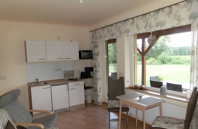 Apartamento 'Federower Hofsee Fischadler' con vistas al lago, terraza privada y Wi-Fi