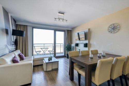 Apartment for 6 people with balcony and sea view