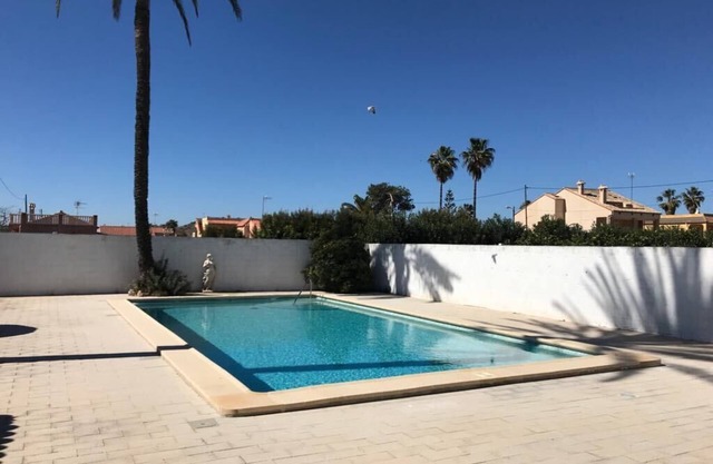 SE ALQUILA APARTAMENTO A 2M A PIE DE LA PLAYA DOSEL