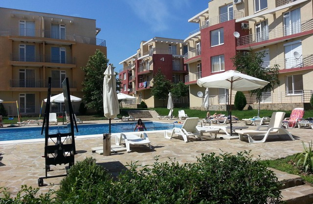 Apartamento en alquiler por encima de un hostal de restaurantes Hut