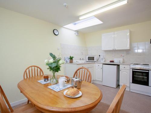 Apartment Fourteen - Uk39870