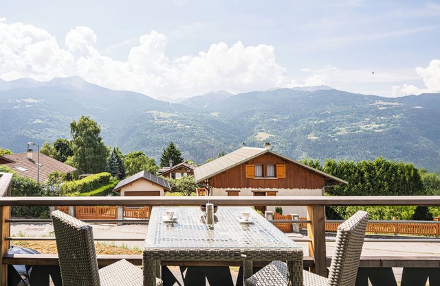 Apartamento 'La Côte D'Aime 44m2' con vistas a la montaña, terraza compartida y Wi-Fi