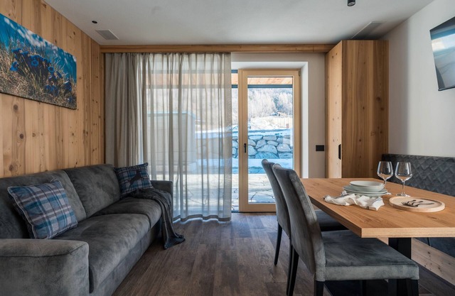 Apartamento 'Genzianella' con vistas a la montaña, Wi-Fi y aire acondicionado