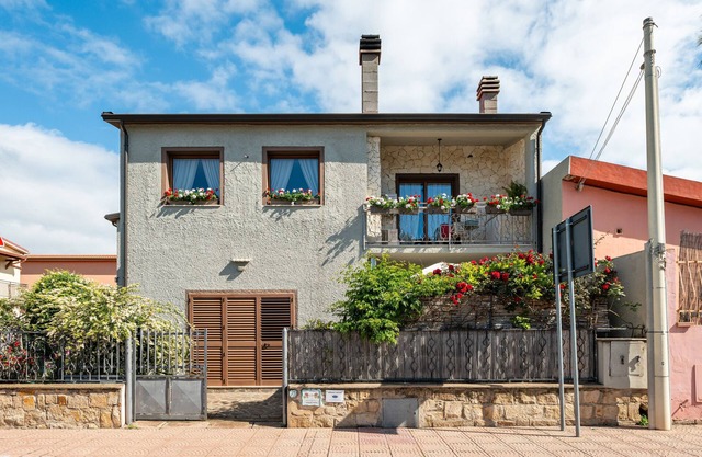 Apartamento 'Gerani Rossi' con jardín compartido, Wi-Fi y aire acondicionado