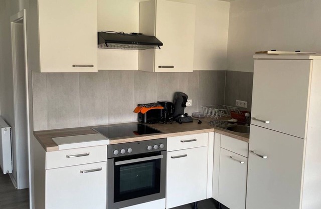 Apartamento 'Geräumige Ferienwohnung Eschelbronn' con balcón y Wi-Fi