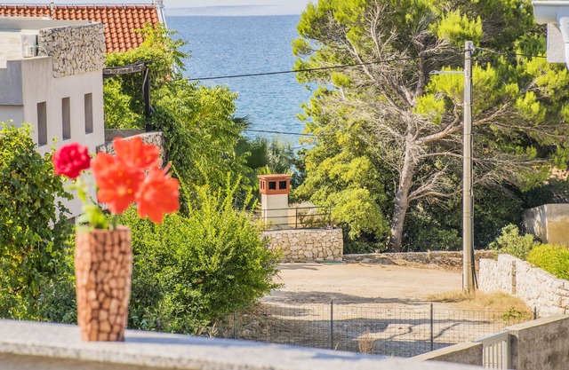 Apartment Gianni in Kosljun, 70m from the sea, island Pag