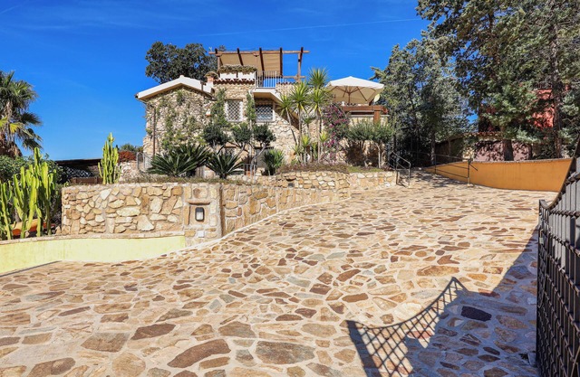 Apartamento Ginepri 50m de la playa, con jardín, A/C y Wi-Fi