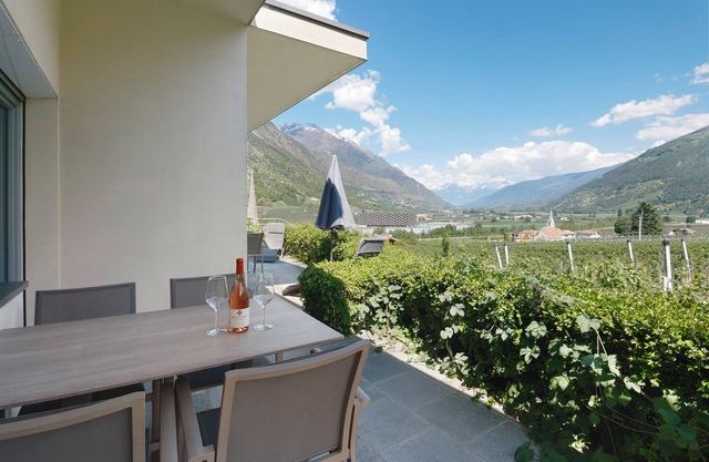 Apartamento 'Golden' con vistas a la montaña, terraza privada y Wi-Fi