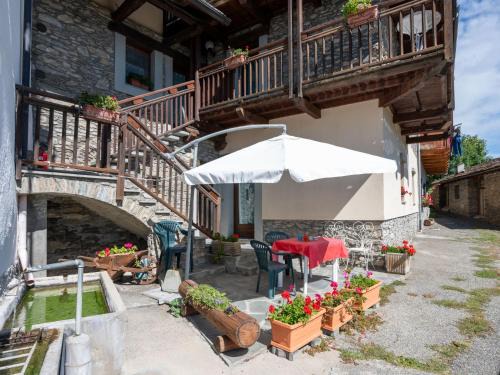 Apartment Grand Sarriod-1 by Interhome