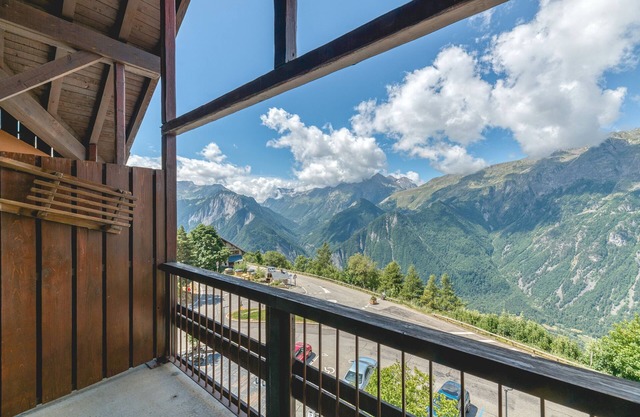 Apartamento 'Granges 35' con vistas a la montaña y balcón