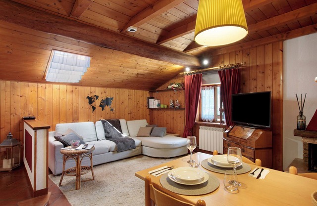 Apartamento 'Graziosa Mansarda' con Vista a la Montaña y Wi-Fi