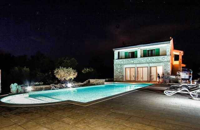 VERDE ROMÁNTICO - HOGAR CON PISCINA