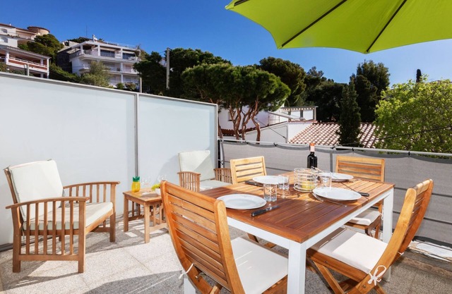 Apartamento Grifeu by Interhome