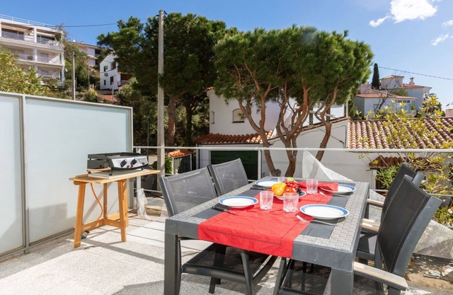 Apartamento Grifeu by Interhome