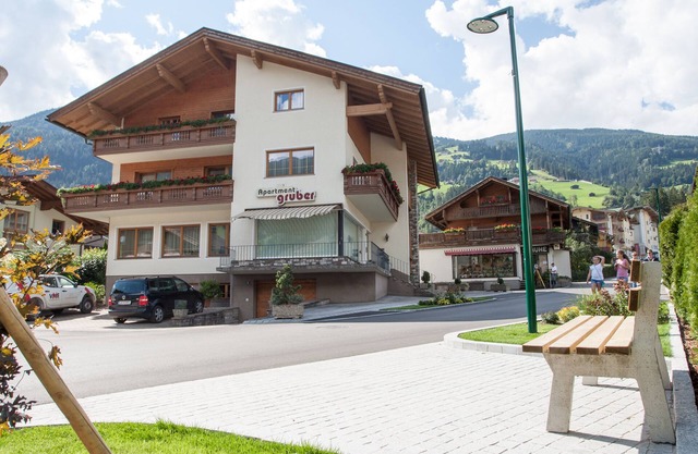 Ubicación central, a pocos minutos de la estación del valle 'Zillertal Arena' y 'Hochzillertal'