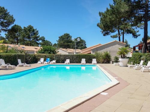 Apartment Hameau de Talaris-17 by Interhome