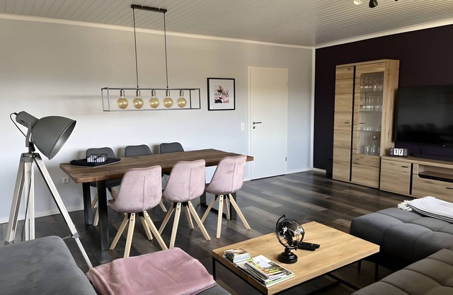 Apartamento 'Haus Blumenglück' con terraza privada, jardín compartido y Wi-Fi