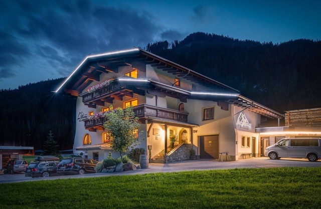 Apartamento 'Haus Marchegg - Bergkristall' con vistas a la montaña, balcón y Wi-Fi