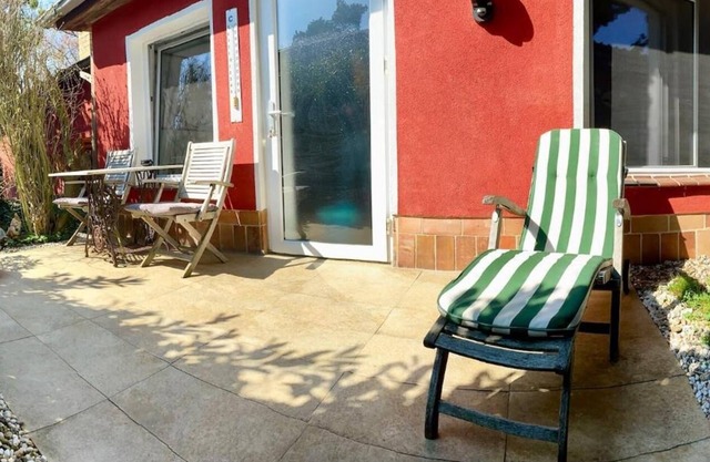 Apartamento 'Haus Mit Kunst' con terraza privada, jardín compartido y Wi-Fi