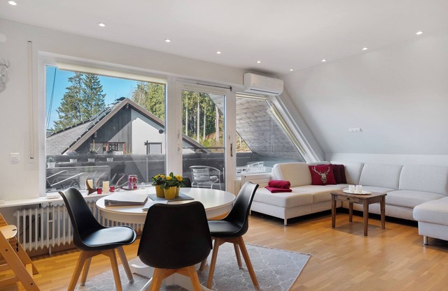 Apartamento 'Hirschsprung Saig' con vistas a la montaña, Wi-Fi y aire acondicionado