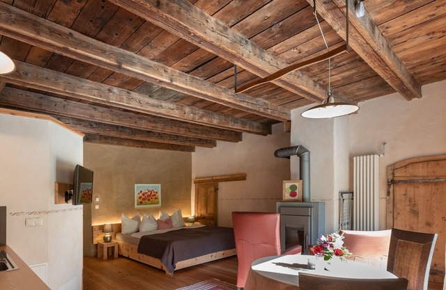 Apartamento 'Hof Neuhaus Laugen Alm' con vistas a la montaña, jardín y Wi-Fi