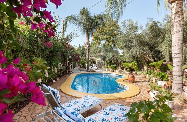 Apartamento 'Hostal Venta' con vistas a la montaña, piscina compartida y Wi-Fi
